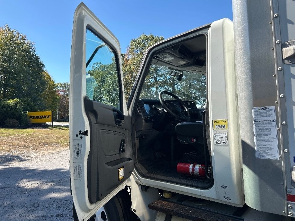 Medium Duty Box Truck-Light and Medium Duty Trucks-International-2021-MV607-Norton-MA-218,653\n\t\tmiles-$ 41,500 - Image 16