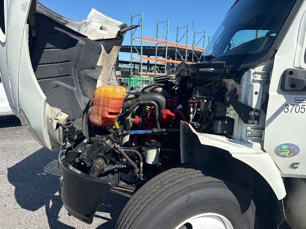 Medium Duty Box Truck-Light and Medium Duty Trucks-International-2021-MV607-Norton-MA-218,653\n\t\tmiles-$ 41,500 - Image 24