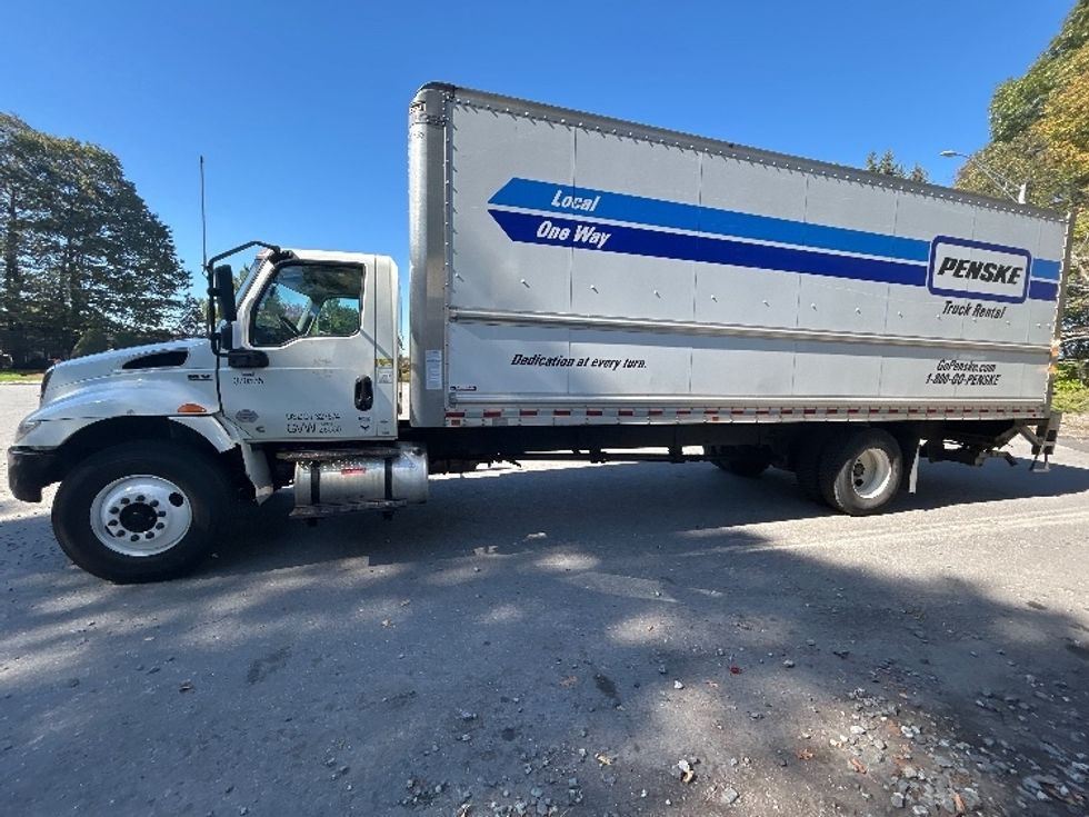 Medium Duty Box Truck-Light and Medium Duty Trucks-International-2021-MV607-Norton-MA-218,653\n\t\tmiles-$ 41,500 - Image 4