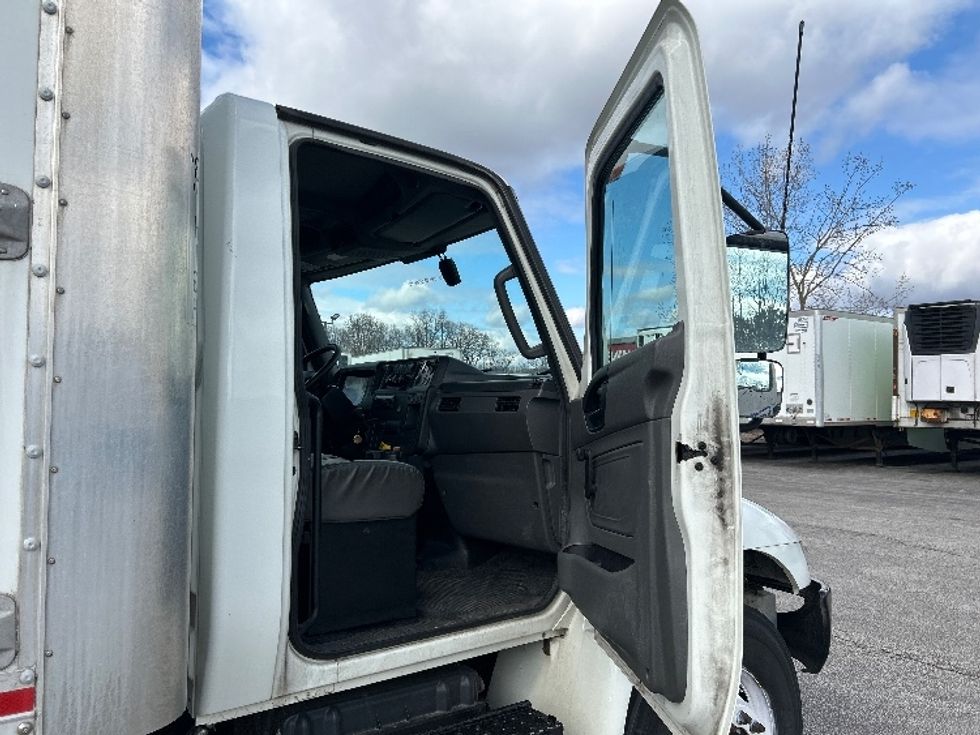 Medium Duty Box Truck-Light and Medium Duty Trucks-International-2021-MV607-Oakwood Village-OH-116,981\n\t\tmiles-$ 65,000 - Image 20
