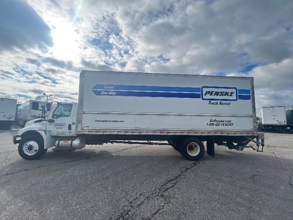 Medium Duty Box Truck-Light and Medium Duty Trucks-International-2021-MV607-Oakwood Village-OH-200,182\n\t\tmiles-$ 48,250 - Image 4