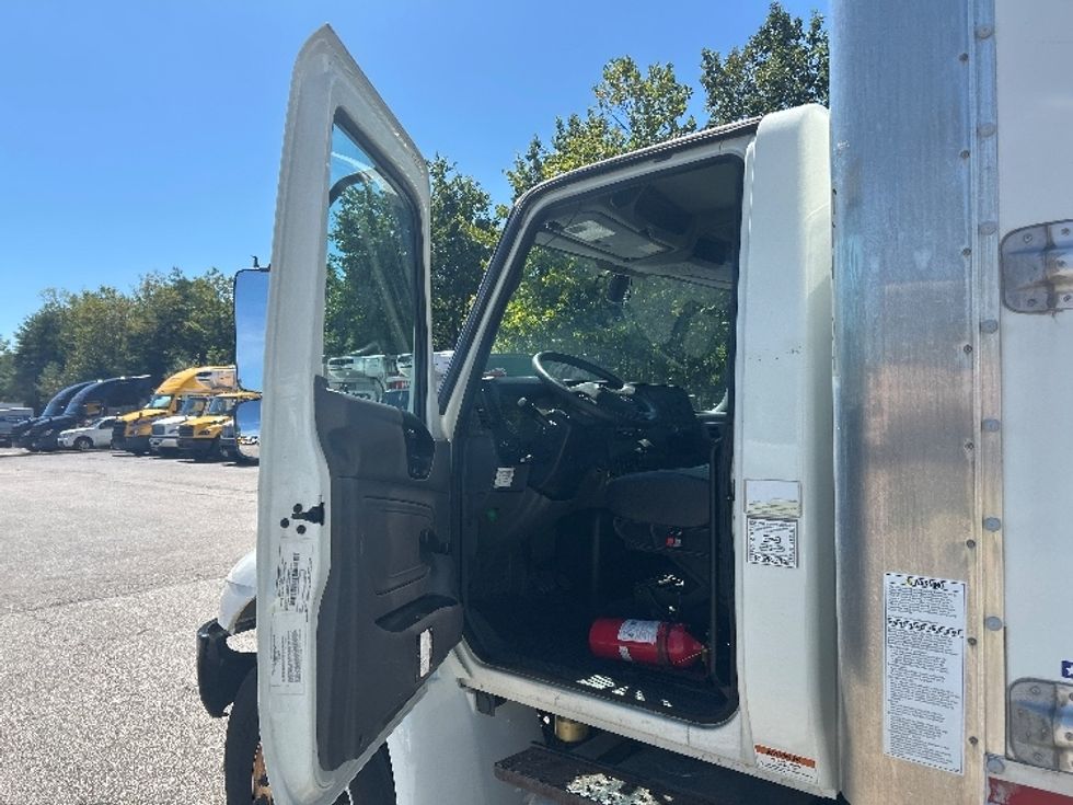Medium Duty Box Truck-Light and Medium Duty Trucks-International-2021-MV607-Oakwood Village-OH-200,182\n\t\tmiles-$ 48,250 - Image 16