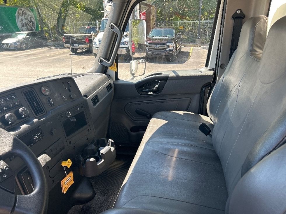 Medium Duty Box Truck-Light and Medium Duty Trucks-International-2021-MV607-Oakwood Village-OH-200,182\n\t\tmiles-$ 48,250 - Image 19