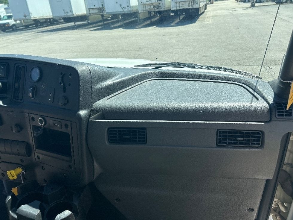 Medium Duty Box Truck-Light and Medium Duty Trucks-International-2021-MV607-Oakwood Village-OH-200,182\n\t\tmiles-$ 48,250 - Image 21