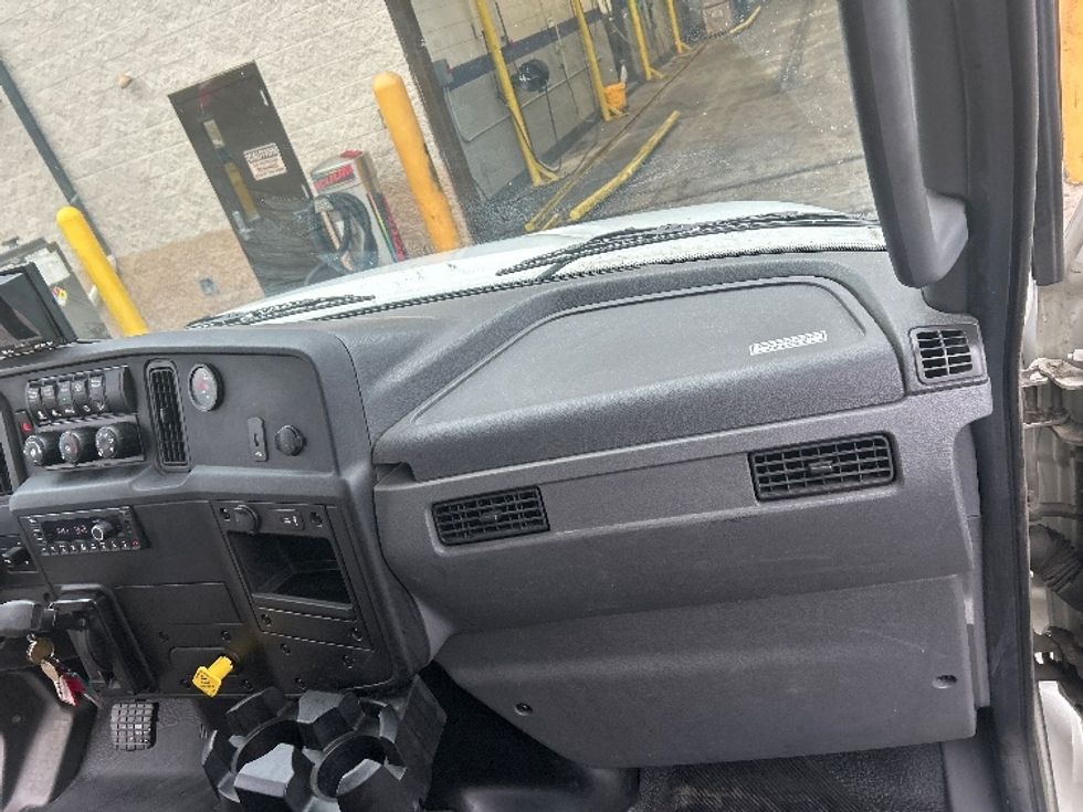Medium Duty Box Truck-Light and Medium Duty Trucks-International-2021-MV607-Obetz-OH-101,132\n\t\tmiles-$ 57,750 - Image 21