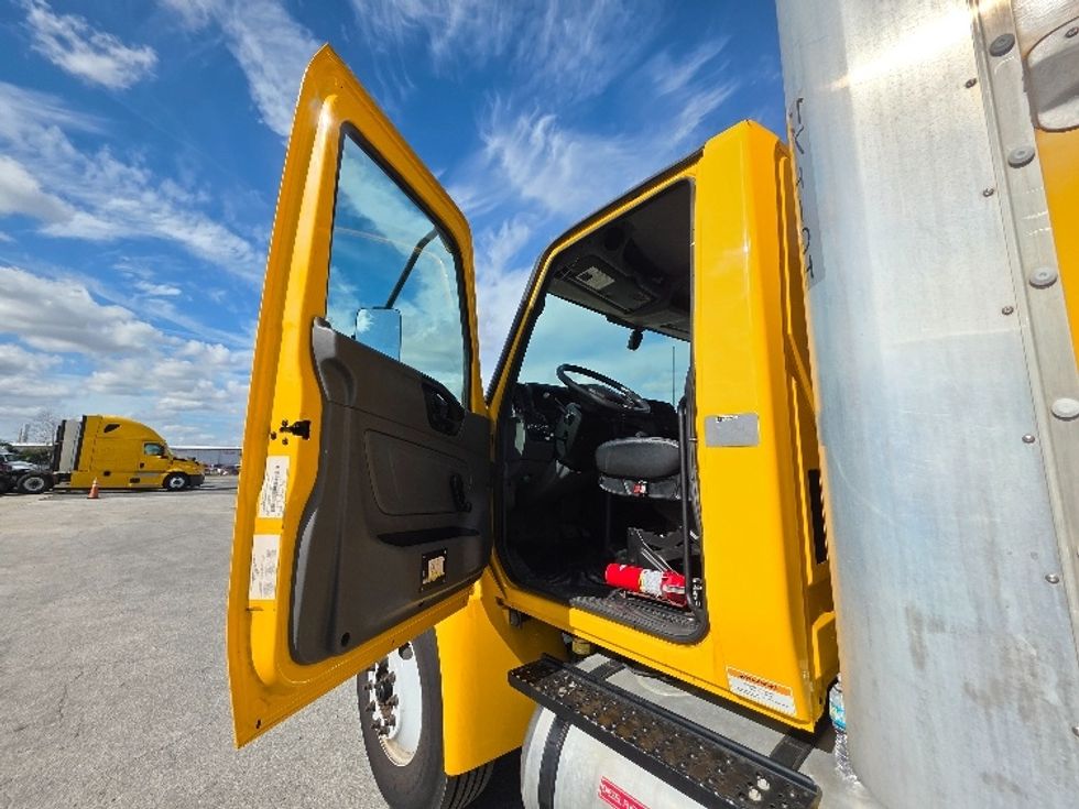 Medium Duty Box Truck-Light and Medium Duty Trucks-International-2021-MV607-Ocala-FL-185,783\n\t\tmiles-$ 44,250 - Image 16