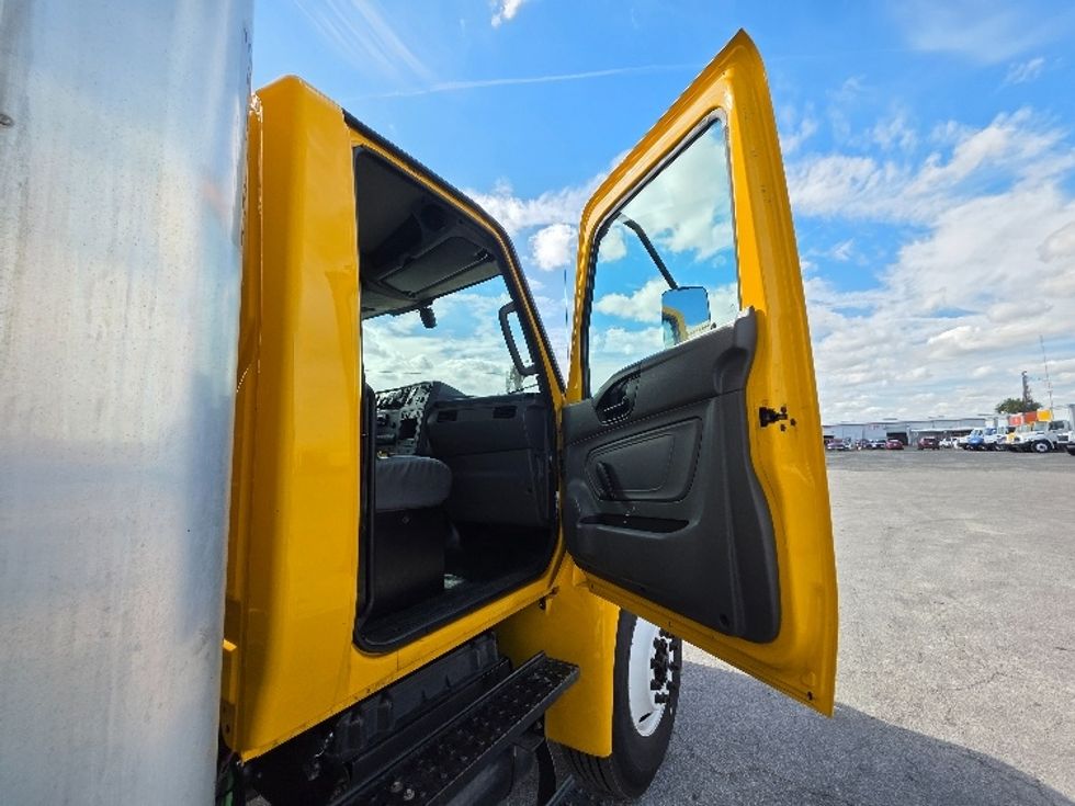 Medium Duty Box Truck-Light and Medium Duty Trucks-International-2021-MV607-Ocala-FL-185,783\n\t\tmiles-$ 44,250 - Image 19