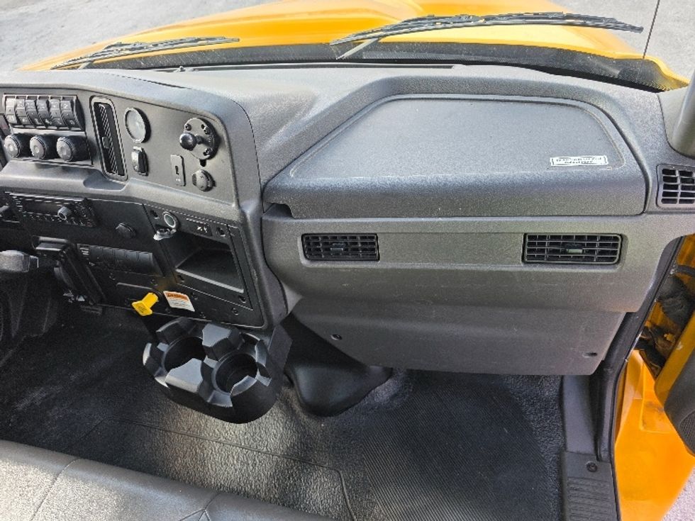 Medium Duty Box Truck-Light and Medium Duty Trucks-International-2021-MV607-Ocala-FL-185,783\n\t\tmiles-$ 44,250 - Image 20