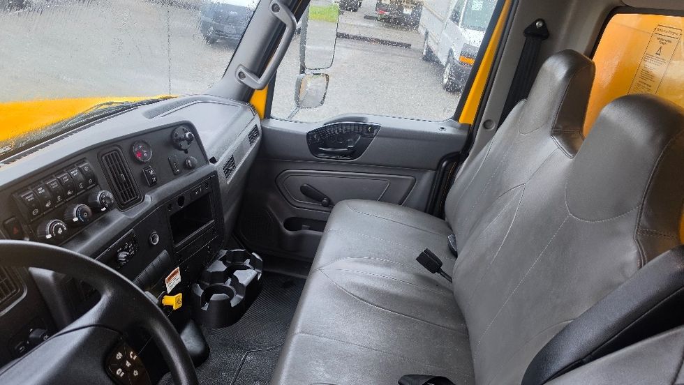Medium Duty Box Truck-Light and Medium Duty Trucks-International-2021-MV607-Ocala-FL-215,826\n\t\tmiles-$ 40,000 - Image 17