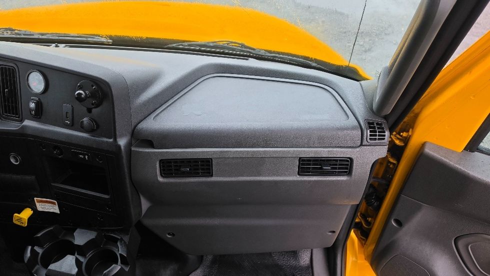 Medium Duty Box Truck-Light and Medium Duty Trucks-International-2021-MV607-Ocala-FL-215,826\n\t\tmiles-$ 40,000 - Image 19