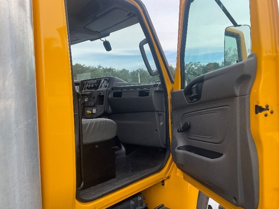 Medium Duty Box Truck-Light and Medium Duty Trucks-International-2021-MV607-Ocala-FL-219,001\n\t\tmiles-$ 41,250 - Image 19
