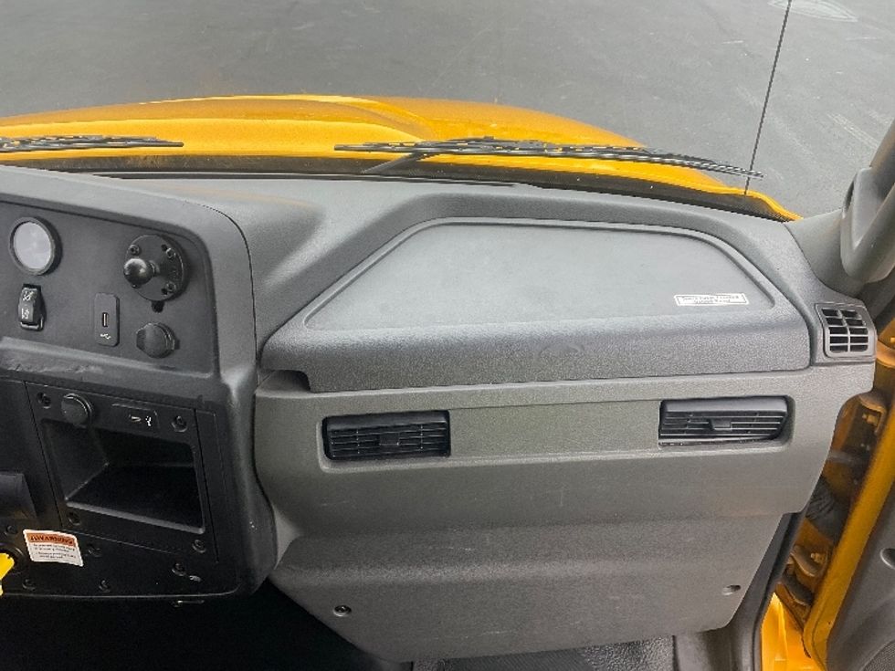 Medium Duty Box Truck-Light and Medium Duty Trucks-International-2021-MV607-Ocala-FL-219,001\n\t\tmiles-$ 41,250 - Image 20