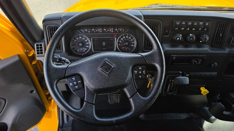 Medium Duty Box Truck-Light and Medium Duty Trucks-International-2021-MV607-Ocala-FL-230,220\n\t\tmiles-$ 41,000 - Image 17