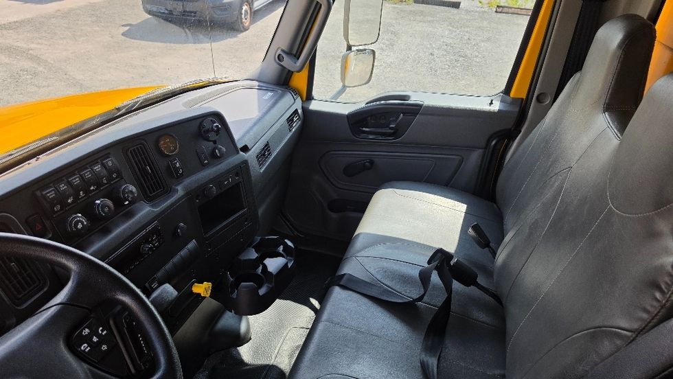 Medium Duty Box Truck-Light and Medium Duty Trucks-International-2021-MV607-Ocala-FL-230,220\n\t\tmiles-$ 41,000 - Image 18