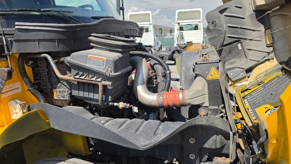 Medium Duty Box Truck-Light and Medium Duty Trucks-International-2021-MV607-Ocala-FL-230,220\n\t\tmiles-$ 41,000 - Image 22