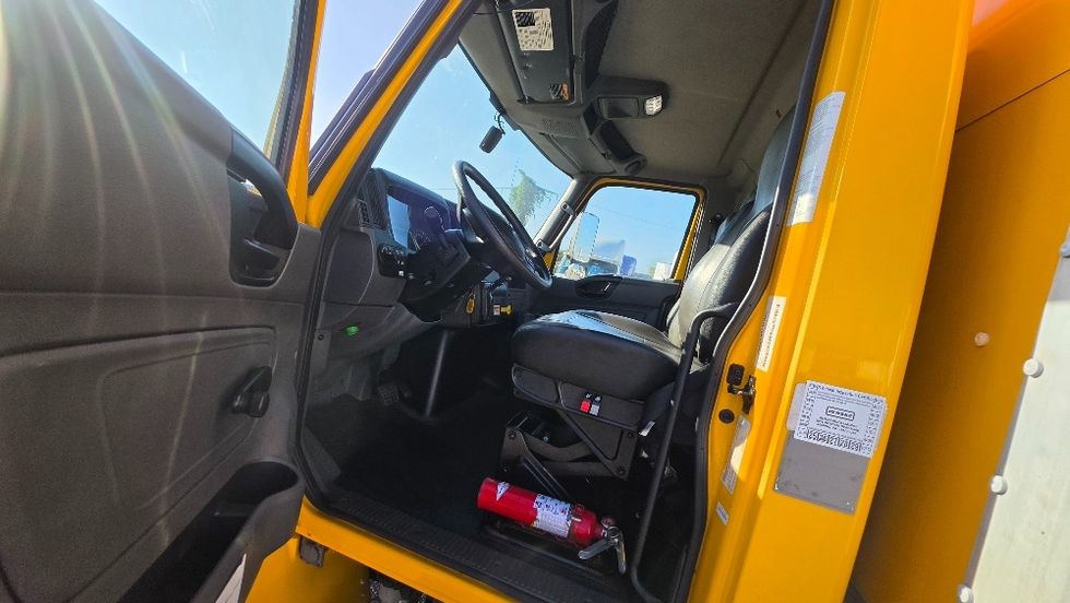 Medium Duty Box Truck-Light and Medium Duty Trucks-International-2021-MV607-Ocala-FL-242,737\n\t\tmiles-$ 34,250 - Image 15