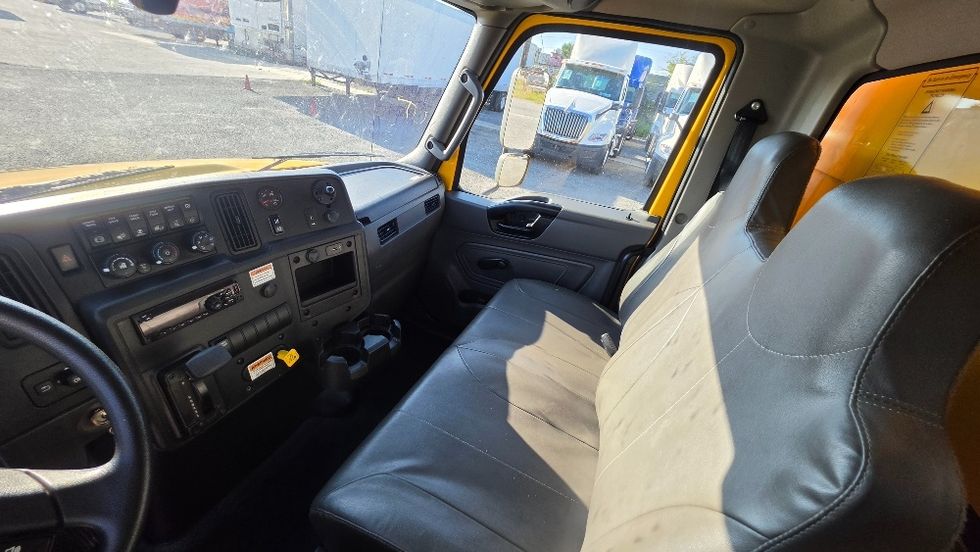 Medium Duty Box Truck-Light and Medium Duty Trucks-International-2021-MV607-Ocala-FL-242,737\n\t\tmiles-$ 34,250 - Image 17