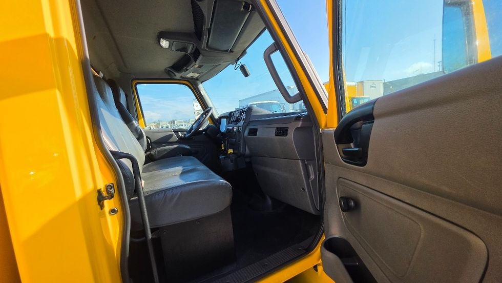 Medium Duty Box Truck-Light and Medium Duty Trucks-International-2021-MV607-Ocala-FL-242,737\n\t\tmiles-$ 34,250 - Image 18