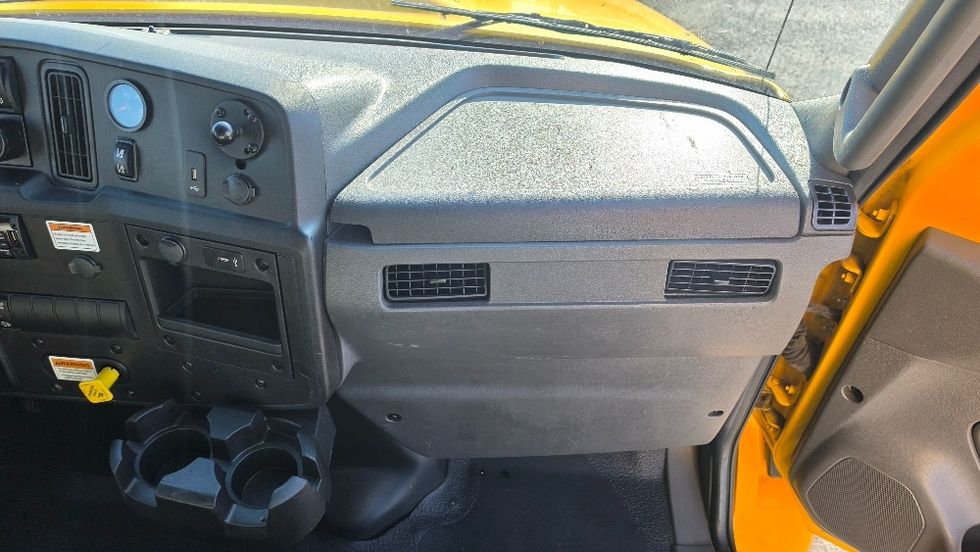 Medium Duty Box Truck-Light and Medium Duty Trucks-International-2021-MV607-Ocala-FL-242,737\n\t\tmiles-$ 34,250 - Image 19