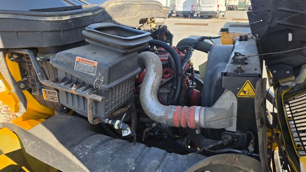 Medium Duty Box Truck-Light and Medium Duty Trucks-International-2021-MV607-Ocala-FL-242,737\n\t\tmiles-$ 34,250 - Image 21