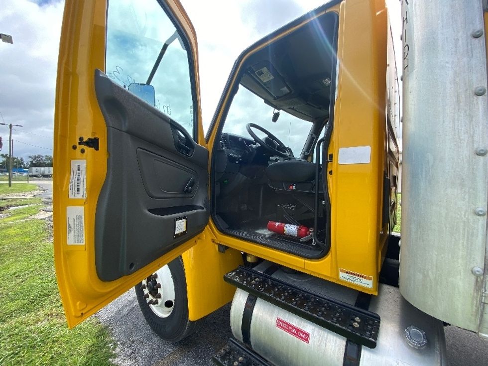 Medium Duty Box Truck-Light and Medium Duty Trucks-International-2021-MV607-Ocala-FL-243,717\n\t\tmiles-$ 35,500 - Image 16