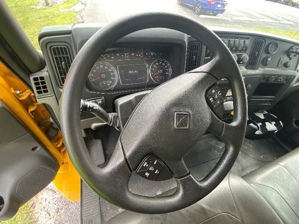 Medium Duty Box Truck-Light and Medium Duty Trucks-International-2021-MV607-Ocala-FL-243,717\n\t\tmiles-$ 35,500 - Image 17