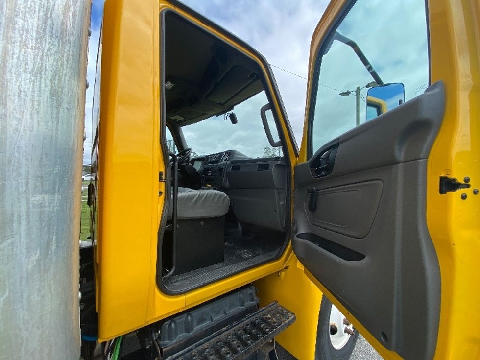 Medium Duty Box Truck-Light and Medium Duty Trucks-International-2021-MV607-Ocala-FL-243,717\n\t\tmiles-$ 35,500 - Image 20