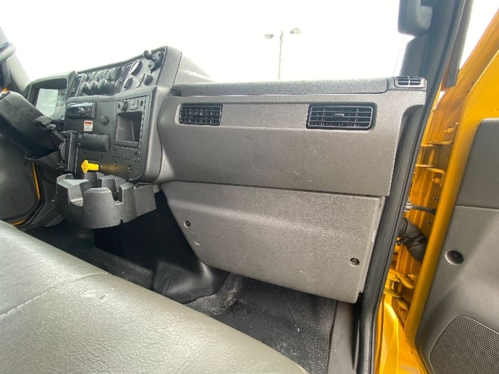 Medium Duty Box Truck-Light and Medium Duty Trucks-International-2021-MV607-Ocala-FL-243,717\n\t\tmiles-$ 35,500 - Image 21