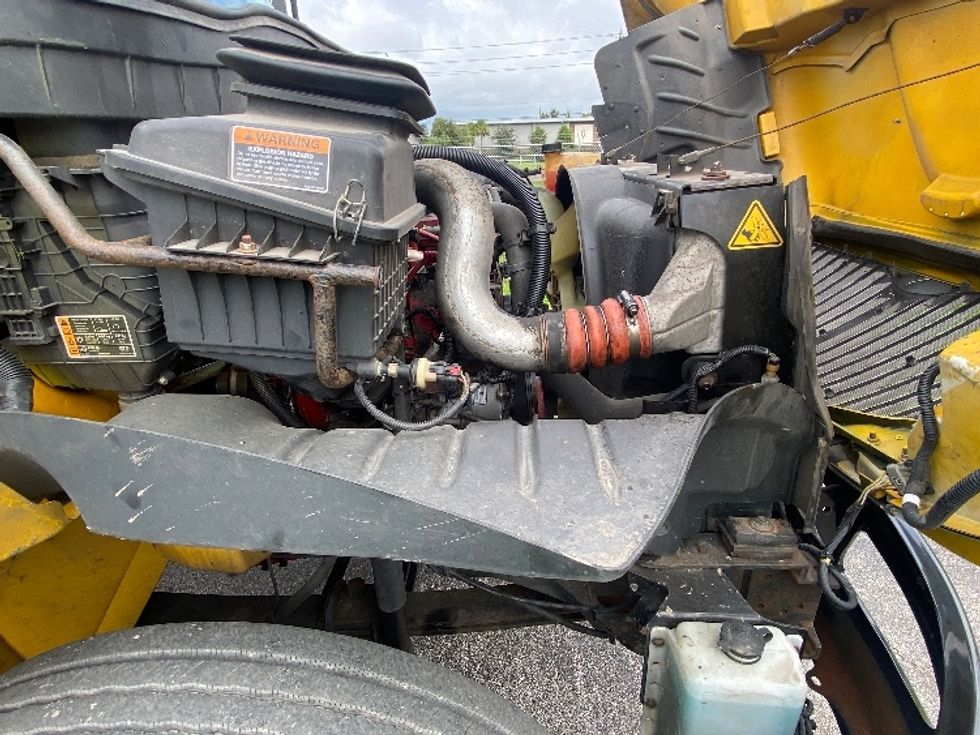 Medium Duty Box Truck-Light and Medium Duty Trucks-International-2021-MV607-Ocala-FL-243,717\n\t\tmiles-$ 35,500 - Image 23