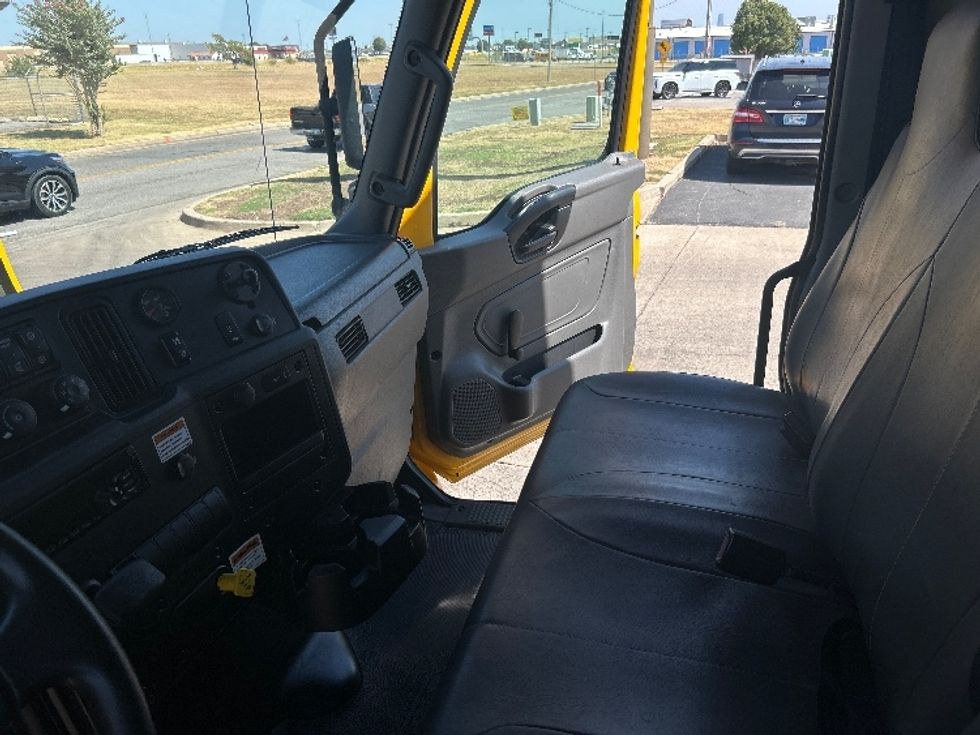 Medium Duty Box Truck-Light and Medium Duty Trucks-International-2021-MV607-Oklahoma City-OK-178,987\n\t\tmiles-$ 48,250 - Image 18