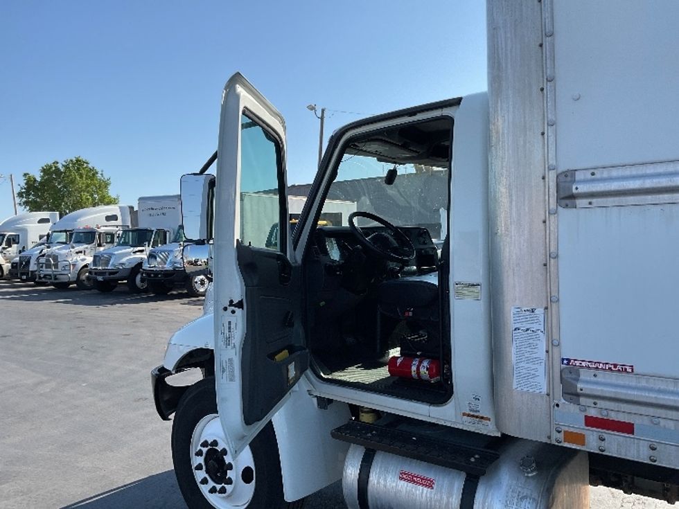 Medium Duty Box Truck-Light and Medium Duty Trucks-International-2021-MV607-Oklahoma City-OK-180,354\n\t\tmiles-$ 54,750 - Image 16