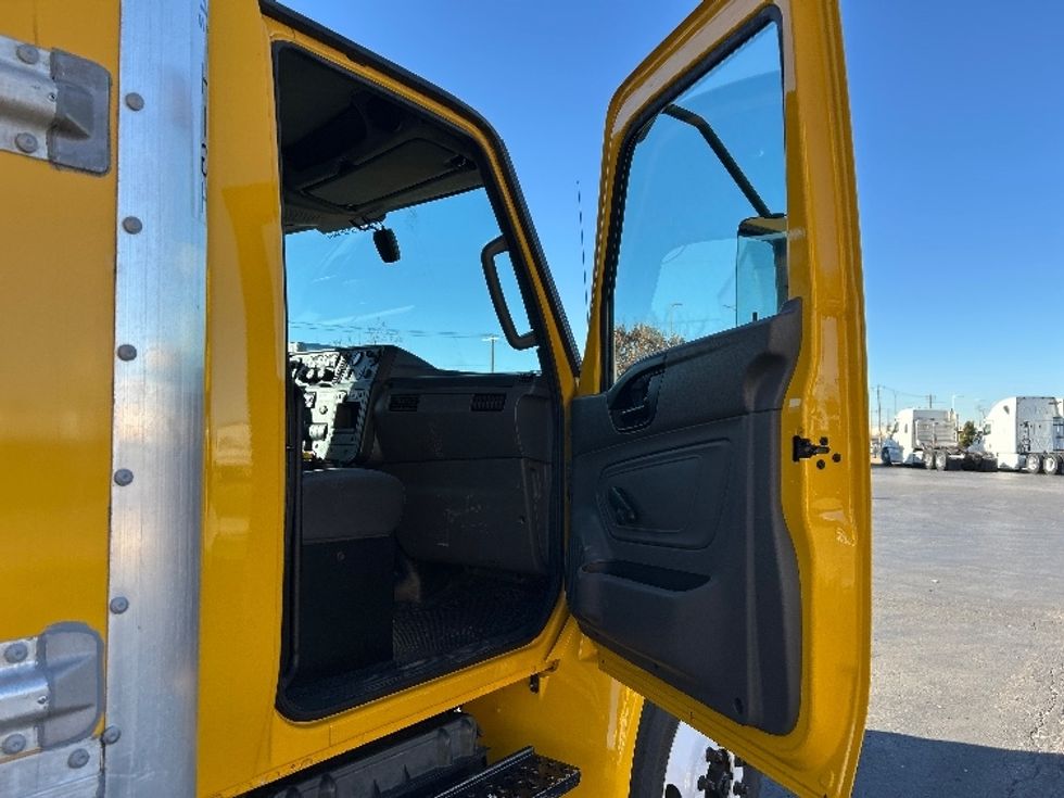 Medium Duty Box Truck-Light and Medium Duty Trucks-International-2021-MV607-Oklahoma City-OK-200,912\n\t\tmiles-$ 42,250 - Image 16