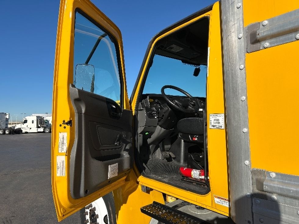 Medium Duty Box Truck-Light and Medium Duty Trucks-International-2021-MV607-Oklahoma City-OK-200,912\n\t\tmiles-$ 42,250 - Image 14