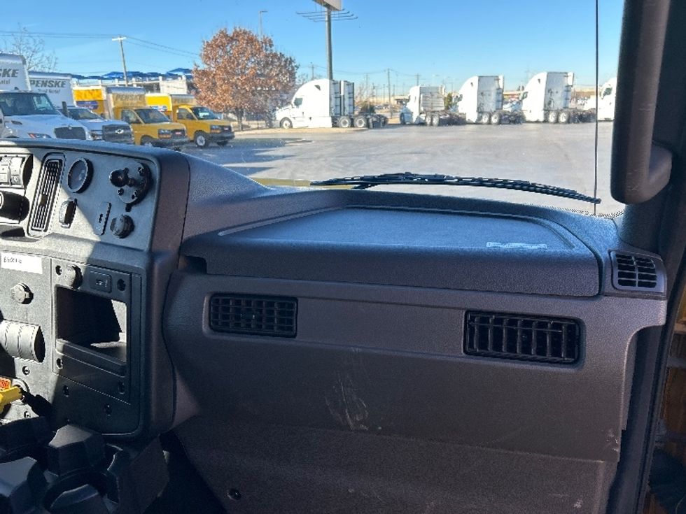 Medium Duty Box Truck-Light and Medium Duty Trucks-International-2021-MV607-Oklahoma City-OK-200,912\n\t\tmiles-$ 42,250 - Image 20