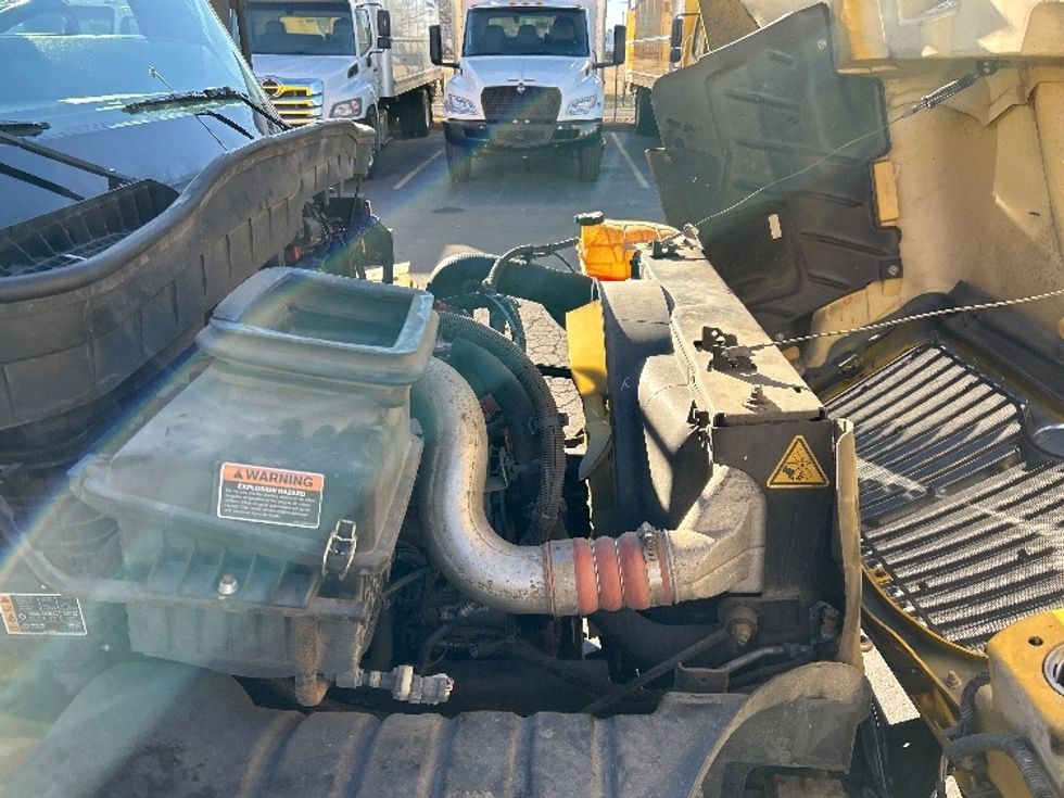 Medium Duty Box Truck-Light and Medium Duty Trucks-International-2021-MV607-Oklahoma City-OK-200,912\n\t\tmiles-$ 42,250 - Image 22