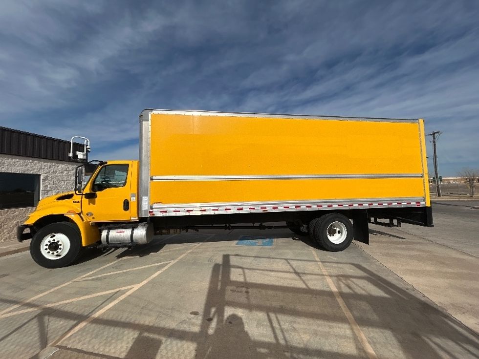 Medium Duty Box Truck-Light and Medium Duty Trucks-International-2021-MV607-Oklahoma City-OK-220,170\n\t\tmiles-$ 35,750 - Image 4