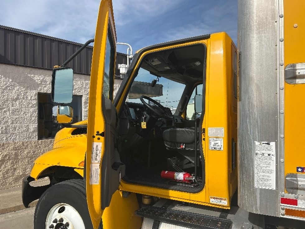 Medium Duty Box Truck-Light and Medium Duty Trucks-International-2021-MV607-Oklahoma City-OK-220,170\n\t\tmiles-$ 35,750 - Image 16