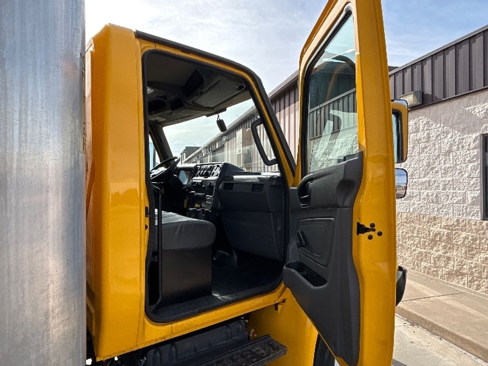 Medium Duty Box Truck-Light and Medium Duty Trucks-International-2021-MV607-Oklahoma City-OK-220,170\n\t\tmiles-$ 35,750 - Image 20