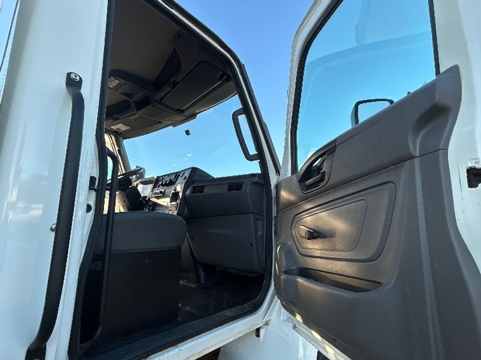 Medium Duty Box Truck-Light and Medium Duty Trucks-International-2021-MV607-Olive Branch-MS-352,592\n\t\tmiles-$ 23,500 - Image 20