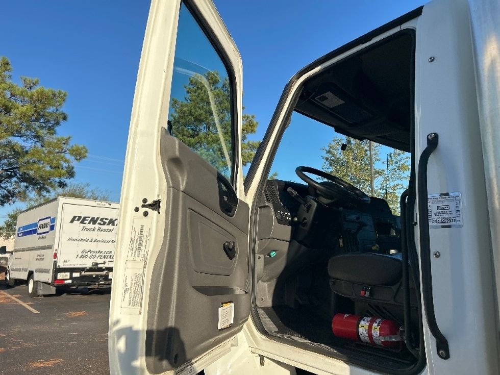 Medium Duty Box Truck-Light and Medium Duty Trucks-International-2021-MV607-Olive Branch-MS-352,592\n\t\tmiles-$ 23,500 - Image 16