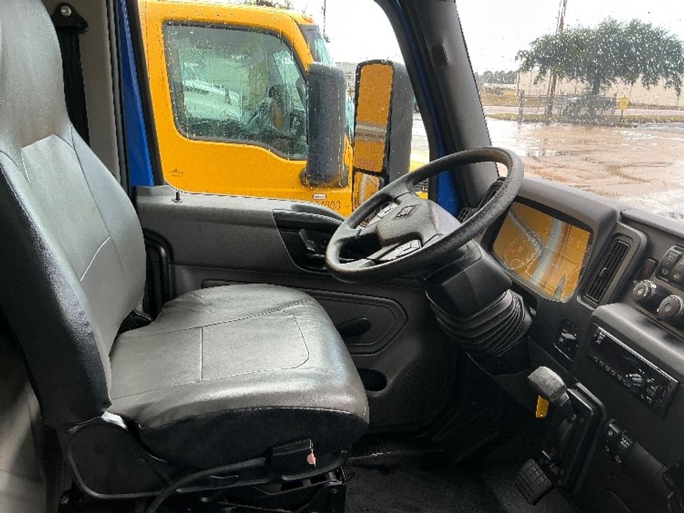 Medium Duty Box Truck-Light and Medium Duty Trucks-International-2021-MV607-Olive Branch-MS-98,968\n\t\tmiles-$ 61,750 - Image 22