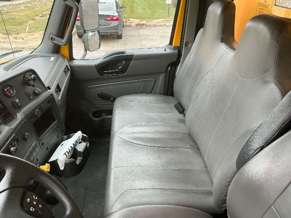 Medium Duty Box Truck-Light and Medium Duty Trucks-International-2021-MV607-Omaha-NE-183,383\n\t\tmiles-$ 38,500 - Image 19