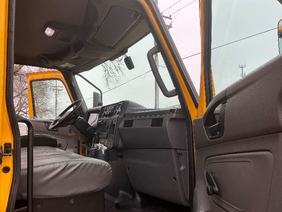 Medium Duty Box Truck-Light and Medium Duty Trucks-International-2021-MV607-Omaha-NE-183,383\n\t\tmiles-$ 38,500 - Image 20