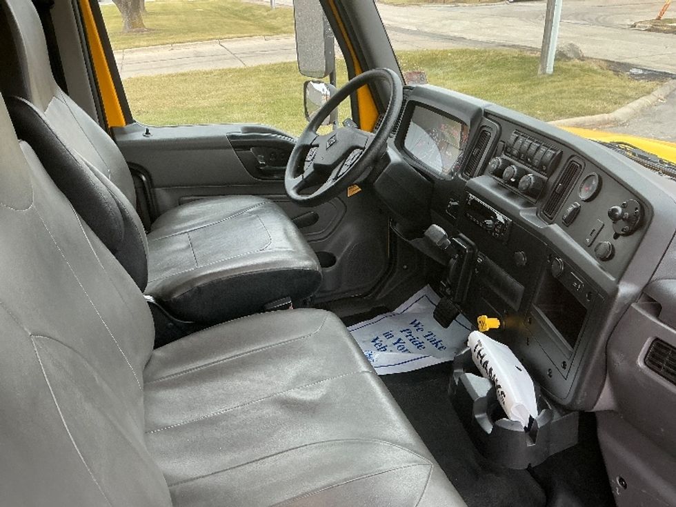 Medium Duty Box Truck-Light and Medium Duty Trucks-International-2021-MV607-Omaha-NE-183,383\n\t\tmiles-$ 38,500 - Image 22