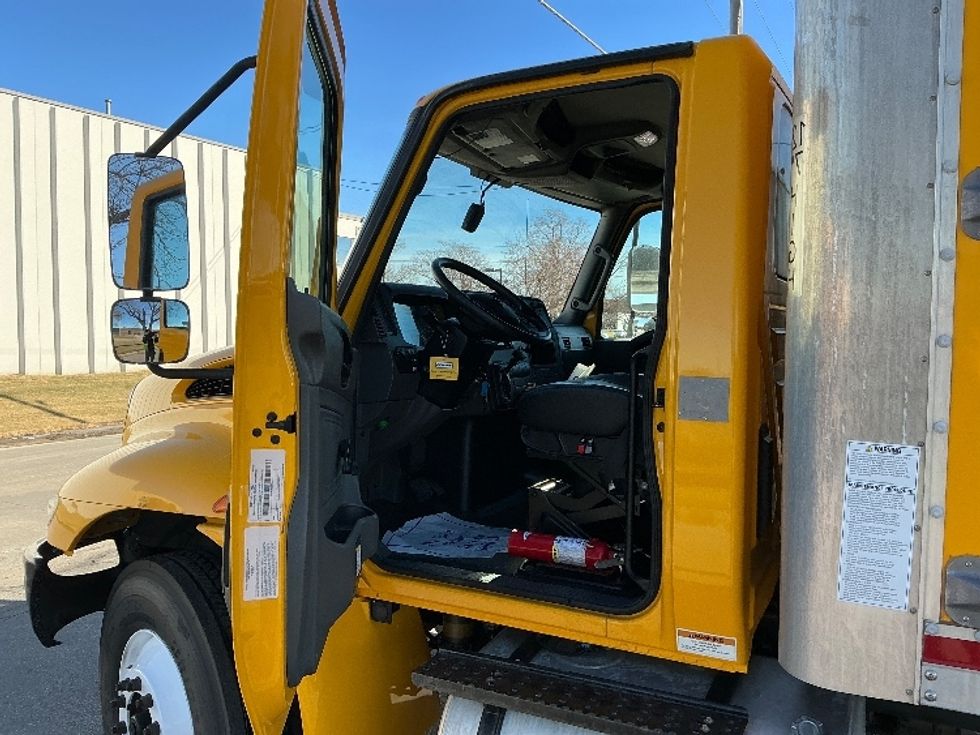 Medium Duty Box Truck-Light and Medium Duty Trucks-International-2021-MV607-Omaha-NE-185,008\n\t\tmiles-$ 44,500 - Image 15