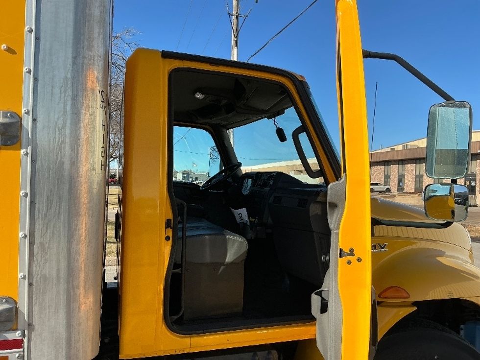 Medium Duty Box Truck-Light and Medium Duty Trucks-International-2021-MV607-Omaha-NE-185,008\n\t\tmiles-$ 44,500 - Image 19