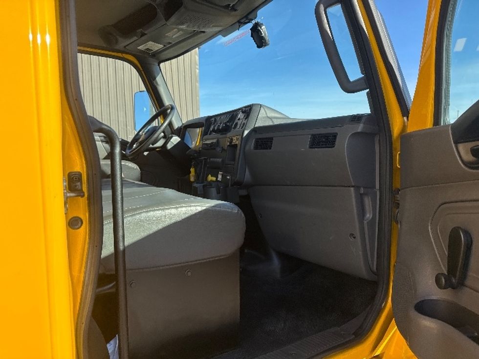 Medium Duty Box Truck-Light and Medium Duty Trucks-International-2021-MV607-Omaha-NE-220,822\n\t\tmiles-$ 39,250 - Image 20