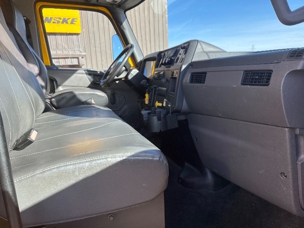 Medium Duty Box Truck-Light and Medium Duty Trucks-International-2021-MV607-Omaha-NE-220,822\n\t\tmiles-$ 39,250 - Image 22