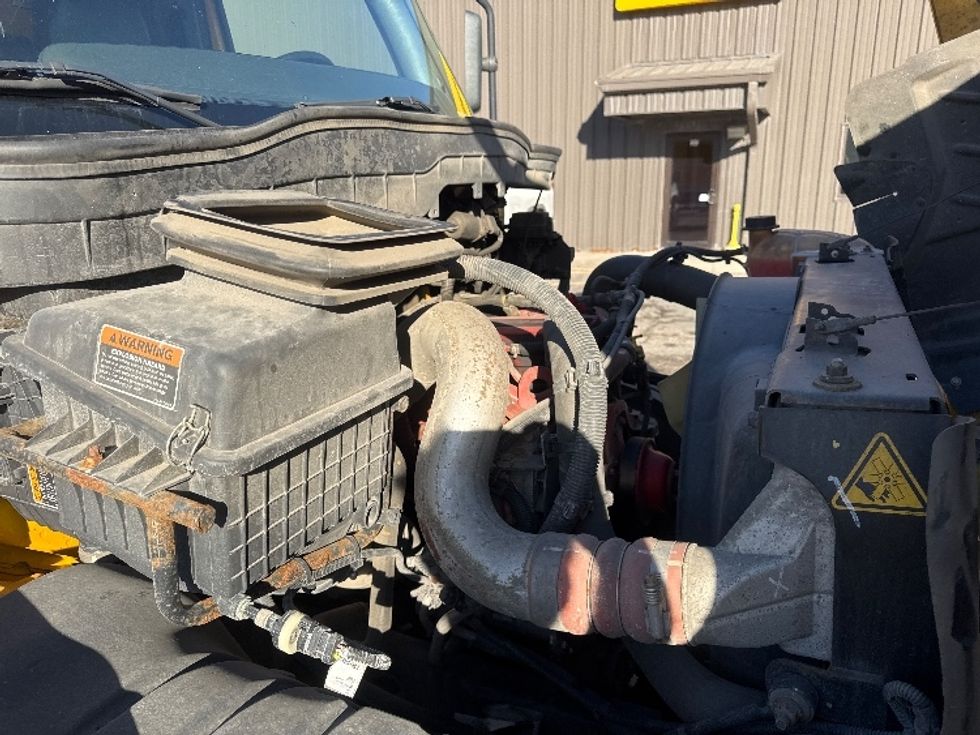 Medium Duty Box Truck-Light and Medium Duty Trucks-International-2021-MV607-Omaha-NE-220,822\n\t\tmiles-$ 39,250 - Image 23