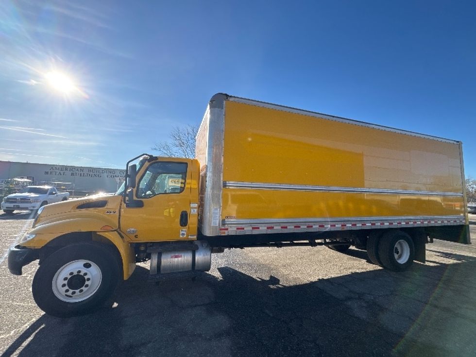 Medium Duty Box Truck-Light and Medium Duty Trucks-International-2021-MV607-Omaha-NE-220,822\n\t\tmiles-$ 39,250 - Image 4